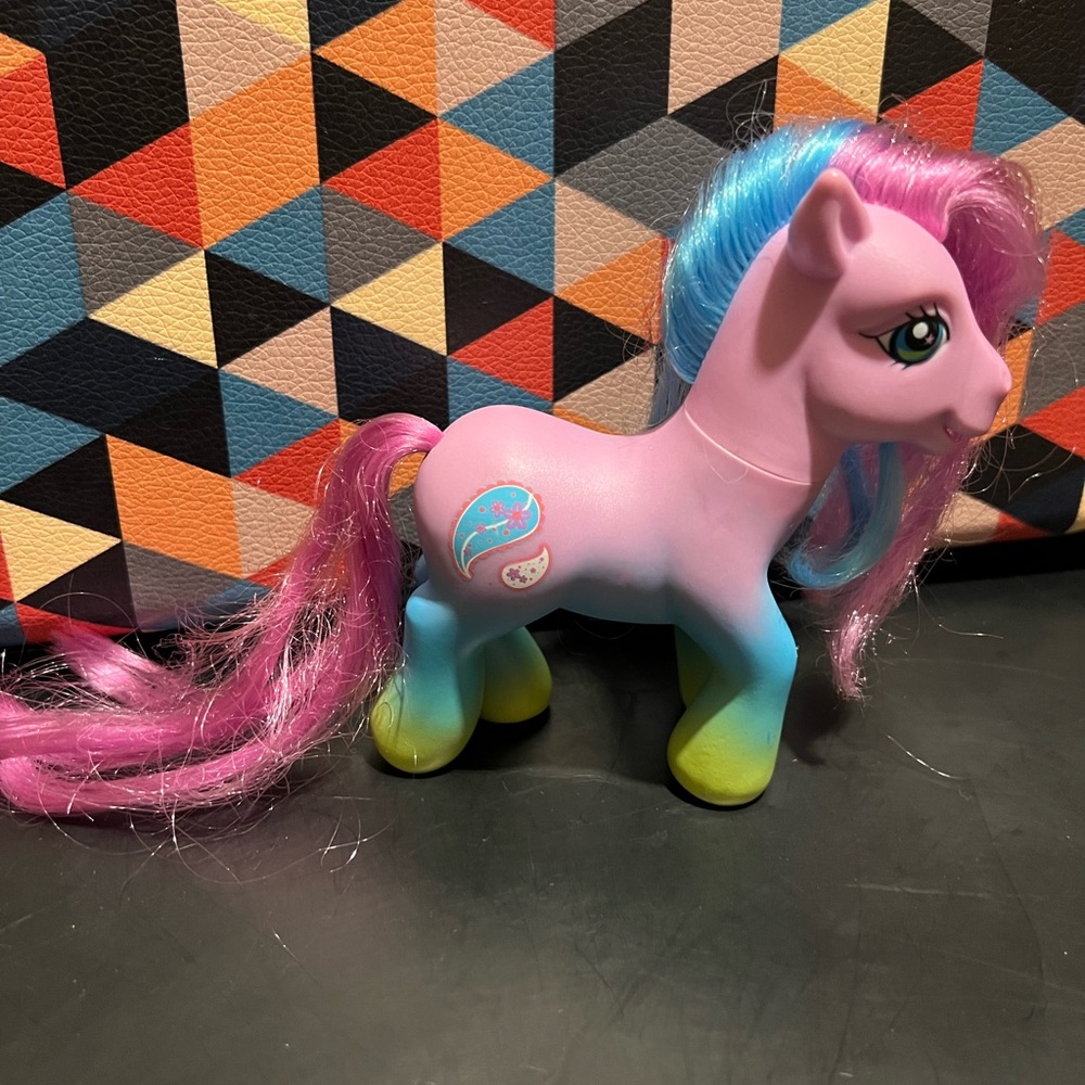 My Little Pony G3 2005 Pretty Patterns Daisy Paisley Ombre Toy Figure MLP Toys
